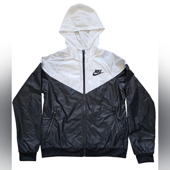 Nike Women's Black and White Windrunner Jacket In Medium, New With Tags - Picture 3 of 8